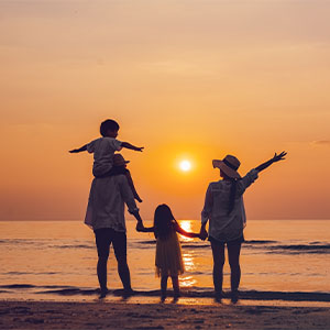 300x300familyvacationbeach
